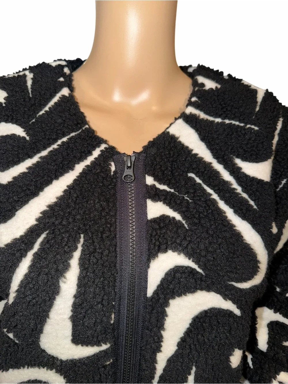 Nike Sportswear Loose High-Pile Jacket Black White FV8025-010 Womens Size M